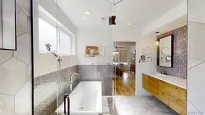 Luxurious, Modern Townhome 5 minute Walk from Cherry Creek North - Image 3