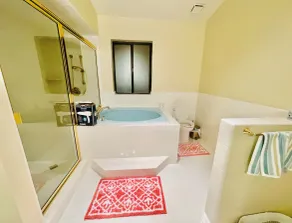 INDOOR SWIMMING POOL AND VERY SPACIOUS AND LUXURY - Image 4