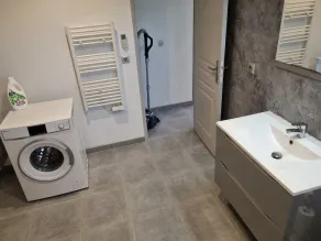 Bas de Maison climatisée  3 chambre 6 couchages avec piscine pour 6 personnes - Image 2