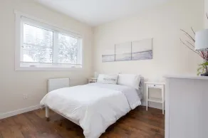 Modern suite with glacier view - Image 5