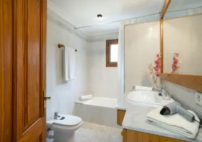 Owl Booking Villa Picasa Alt - Surounded by Nature - Image 2