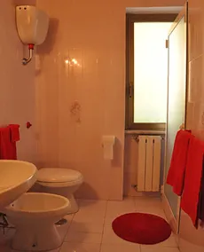 stor lejlighed i villa lidia 1. sal til 8 personer med gr. overdækket terrasse - Image 3