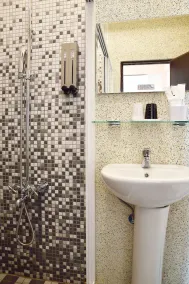 Feng's B&B - Image 4