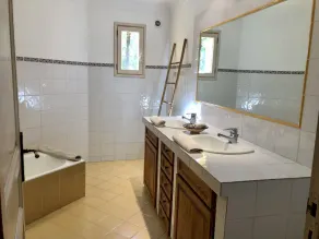 Single storey villa, 4 bedrooms, swimming pool, near the beaches of the Gulf of Saint Trop - Image 4