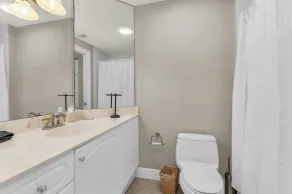 Luxury 3 Bed Condo at Popular Esplanade Overlooking Smokehouse Bay - Image 5