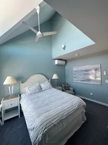 Waterfront in the heart of Watch Hill - Image 3