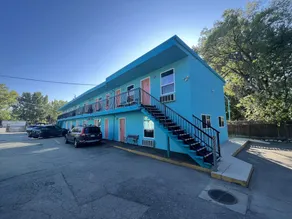 Boutique motel with private beach access & full kitchen - Image 3