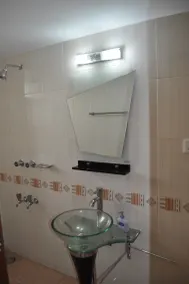 Lake front luxury three bedrooms fully furnished air-conditioned apartment - Image 4