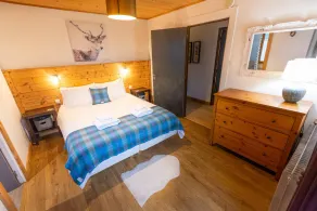 Chalet indépendant, à 350 m du centre de Samoëns, 5 chambres, spa, billard - Image 5