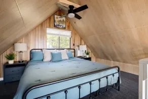 1BR chalet w hot tub & serene views - Image 3