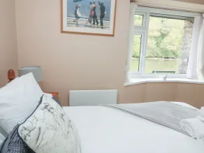 MALLARD COTTAGE, pet friendly, luxury holiday cottage in Totnes - Image 5