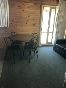 Aaroona Resort  private cabins close to the shores of Lake Mulwala - Image 4