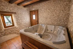 Catalunya Casas: Landsby villa til 13 nær spanske vinmarker, kun 30 min fra Sitges strand - Image 3