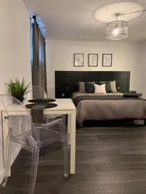 Cozy Suburban Retreat • Free Parking • Close to Montreal DownTown - Image 4
