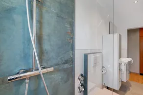 Modern eingerichtetes Apartment - Image 5