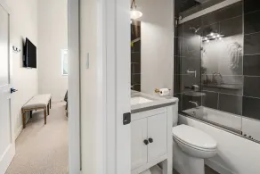 Luxury Duplex | Air Conditioning | Private Hot Tub | On Bus Loop - Image 5