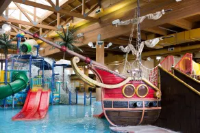 Beautiful Okoboji Poolside Vacation Cabin at Bridges - Image 2