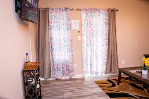 Paying pet friendly Luxury apartment with pool and gym - Image 2