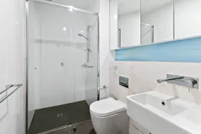 Bayside Apartment Living Close to the Beach - Image 3