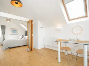 SPIRES, pet friendly, character holiday cottage in Carnon Downs - Image 4