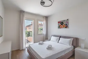 GuestHost - Outbuilding used as an apartment located on the first floor.There are 20 steps to access it.In 60 square meters of space it accommodates 4 people, with a double bedroom and a double sofa bed in the living room.There is an external large balco - Image 4