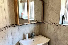 Inviting 4-Bed House near Heathrow w/ Fireplace - Image 2