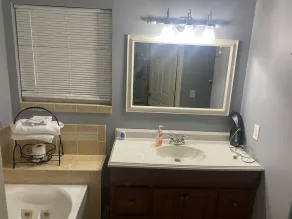 Cozy Room apartment in a quiet neighborhood wt King Size bed, Wifi n' smart Tv   - Image 3