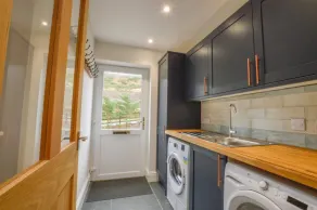 Beautiful 3 bedroom house with Hot tub, Sauna and Log burner stove - Image 4