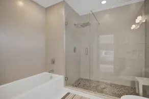 LUXURY STAY  W/BEACH, POOL, GYM, and SPA! Restaurants & bars across street also! - Image 4