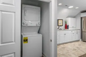 2 bed/2 bath with LR, DR, Kitchen, Laundry & Deck. Parties are not allowed. - Image 2