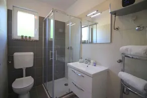 Bungalow with pool and air conditioning - Image 3