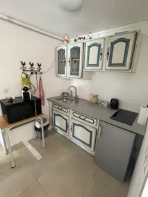 Independent studio with courtyard and parking - Image 5