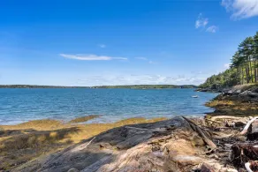 Spacious Waterfront Summer Home with Swimming, Kayaking, and Sunsets - Image 4