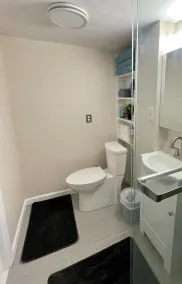 Luxury Suite. Conveniently Located. Free Parking. - Image 4