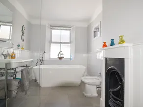 55 QUEEN STREET, family friendly, with open fire in Seaton, Devon - Image 4