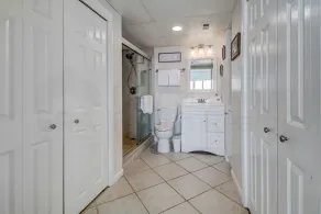 Ocean-view condo with a scenic balcony & W/D - pool and beach access - Image 3