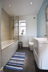 Comfortable home with mod cons in a peaceful area giving you a homely feel. - Image 4