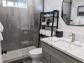 Newly built guest house with full kitchen and washer/dryer - Image 4