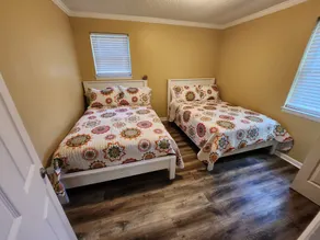 s2. Lakeside house in Scottsboro - Image 3