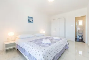 Smukt og komfortabelt feriehus  med privat pool i Linardici, Island Krk, Kroatien med plads til 11 personer - Image 4