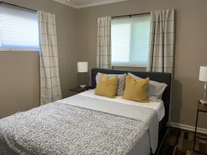 Spacious, modern 4 bd, 2 bath w/upscale backyard - Image 4