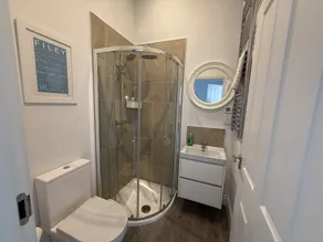 The Lake House -  a meadow lodge that sleeps 4 guests  in 2 bedrooms - Image 5