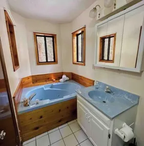 Cozy home 4 BR- Perfect Getaway! - Image 4