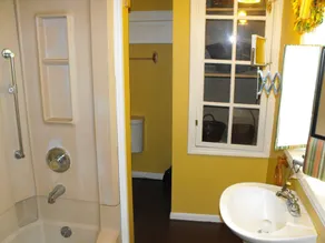 Historic Ice House Cottage - Image 2