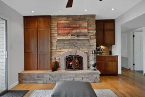 Mid century oasis with beautiful surroundings+ Tesla charger available - Image 2