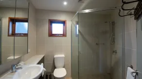 Les Perrieres Lodge - Spacious 3BR Luxury l Gym l Indoor Pool l Tennis l WiFi l BBQ - Image 3