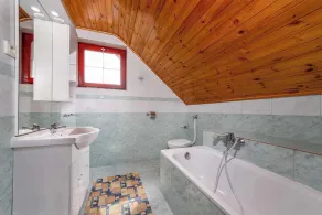 Holiday home in a quiet location near the beach with pool and barbecue - Image 3