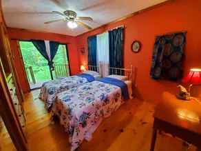 2 minute walk to Shagg Pond/Bryant Pond. Pet friendly! - Image 4