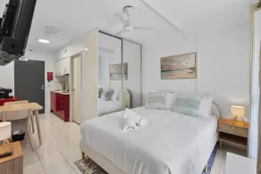 Central Studio in Kangaroo Point - Image 4