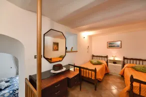 Nice and Romantic Apartment with Sea View  - Image 5